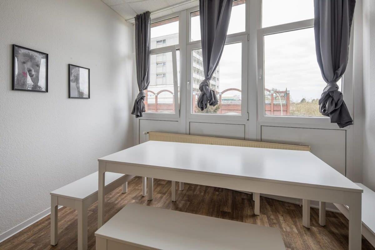 Spacious 2 Bedroom Apartment Hamburg Exterior photo